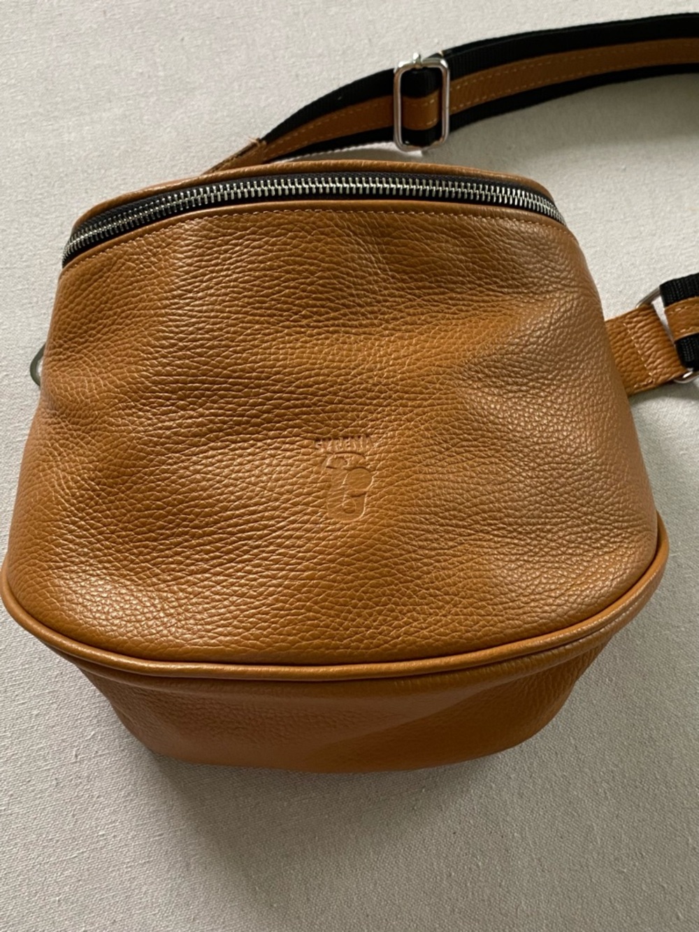 Syrena Leather Crossbody Adjustable Strap Bag - Picture 2 of 15